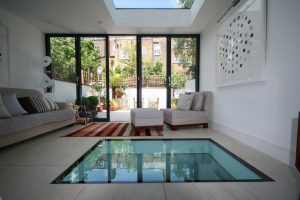 فن الزجاج الداخلي